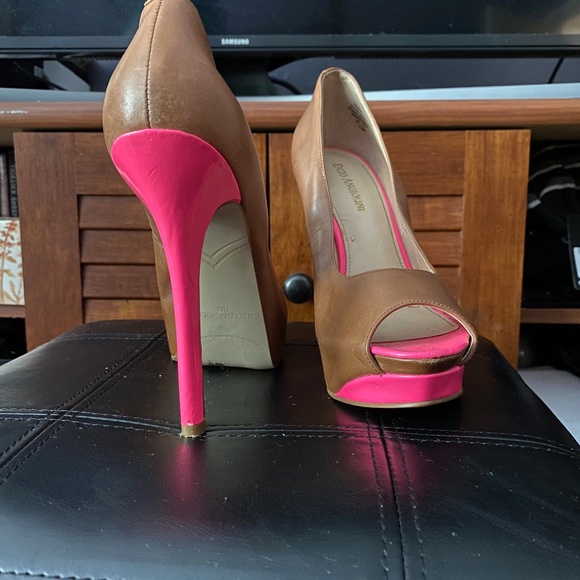 High heels - Picture 2 of 3